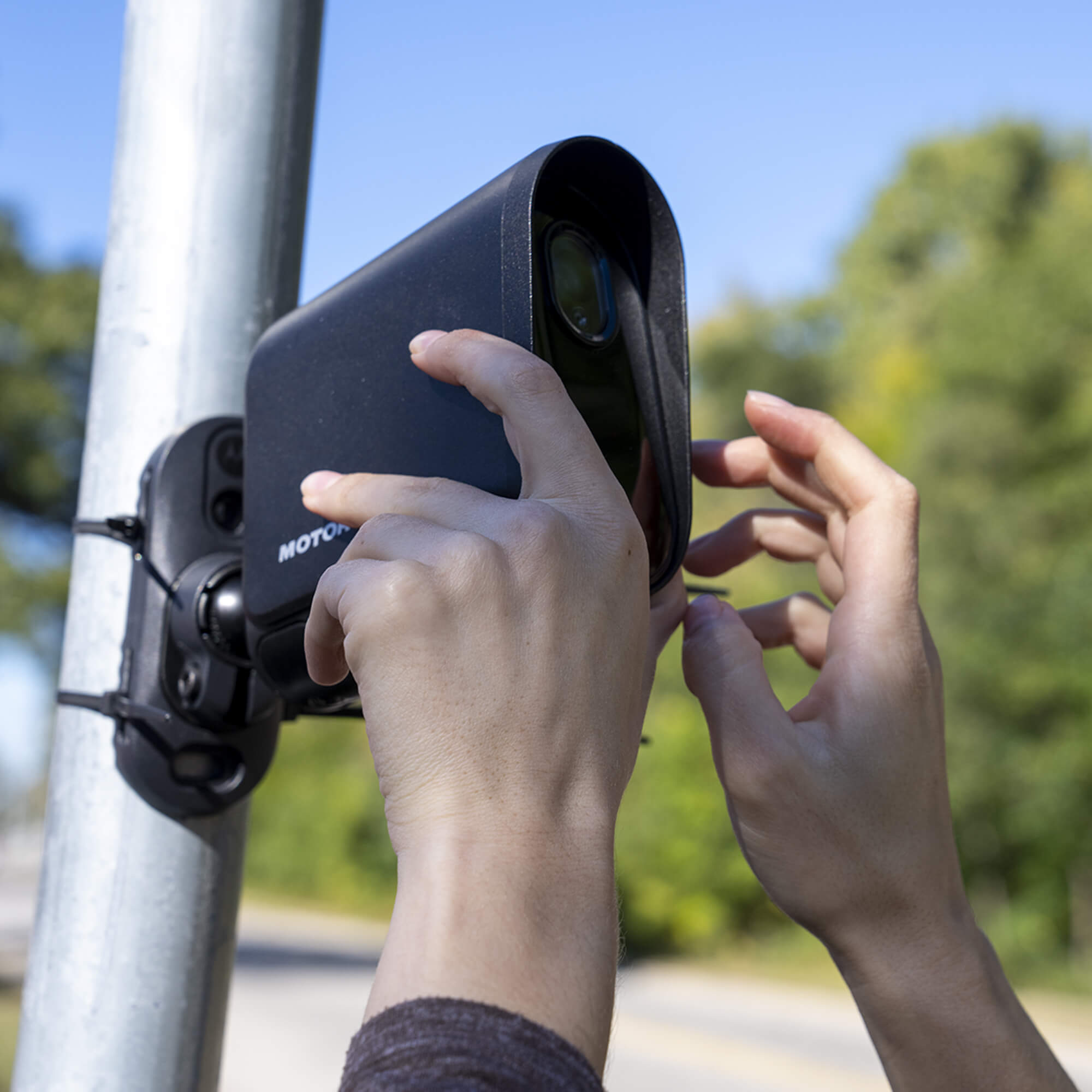 Motorola Solutions L6Q license plate recognition camera with automated vehicle identification, high-resolution imaging, and advanced security monitoring for parking facilities, law enforcement, and business operations